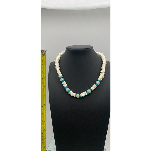Vintage White Shell Necklace With Turquoise Blue Accents Barrel Closure - Picture 1 of 4